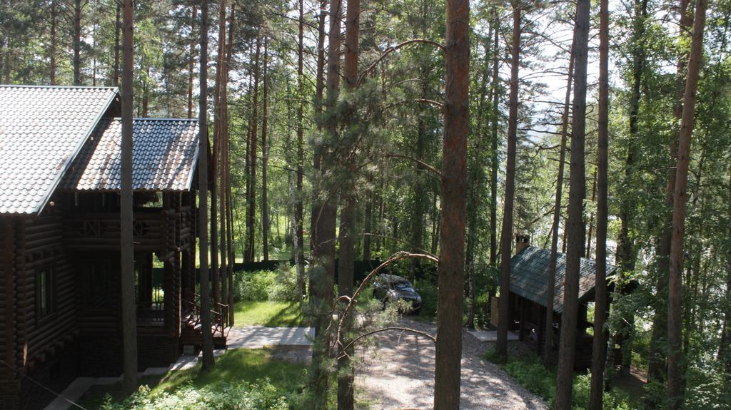 Лес чудес манжерок. Парк отель Гелион. Манжерок Гелион. Гелион база в Горном Алтае. Гелион база отдыха горный Алтай.